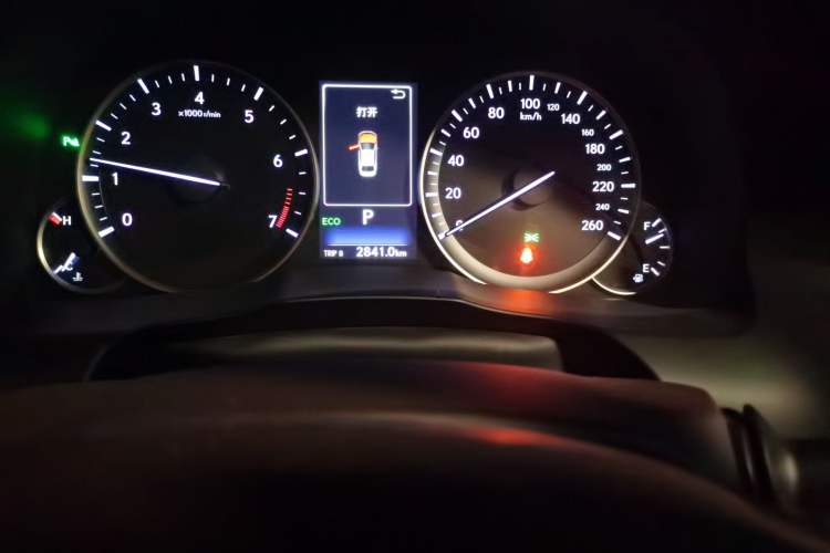 Used Lexus ES 2015 200 Elite Edition Odometer Close Up