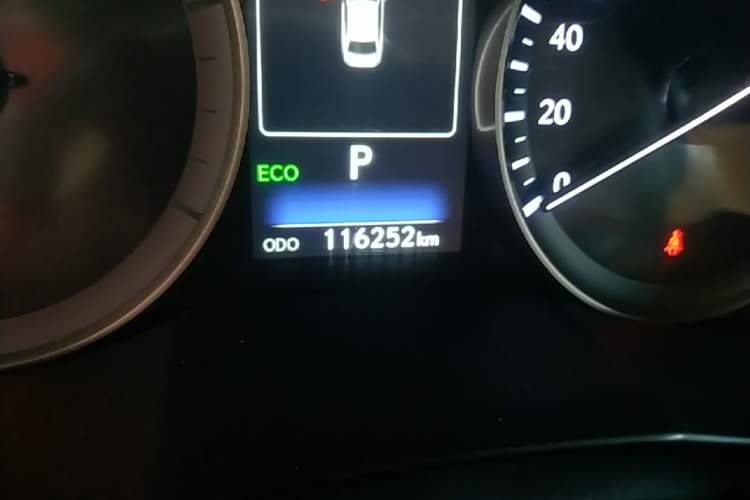 Used Lexus ES 2015 300h Comfort Edition Odometer Close Up