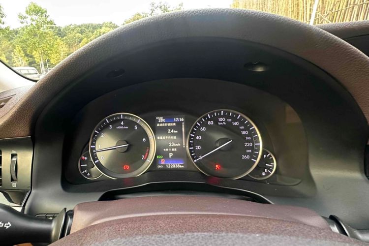 Used Lexus ES 2015 200 Elite Edition Odometer Close Up