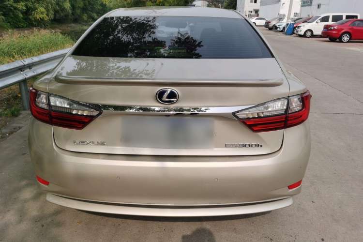 Used Lexus ES 2015 300h Comfort Edition Rear
