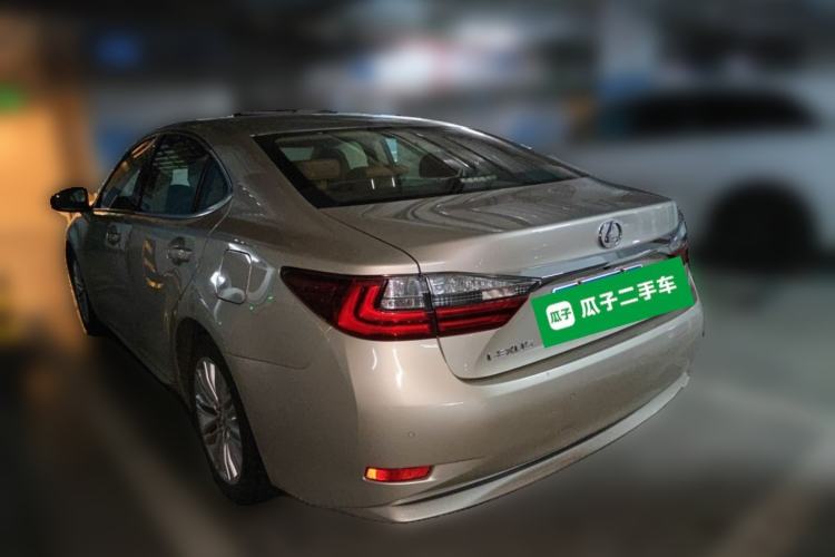 Used Lexus ES 2015 250 Elegant Edition Rear Left 45 Deg