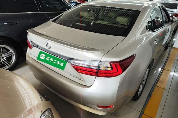 Used Lexus ES 2015 200 Elite Edition Rear