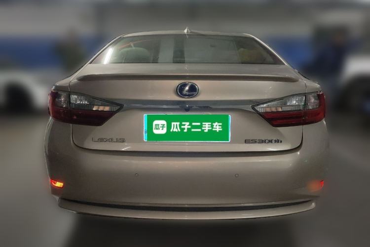 Used Lexus ES 2015 300h Luxury Edition Rear