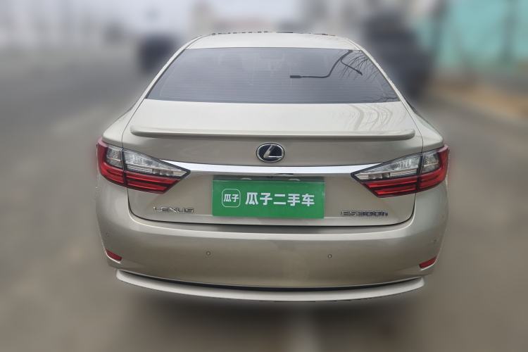 Used Lexus ES 2015 300h Comfort Edition Rear