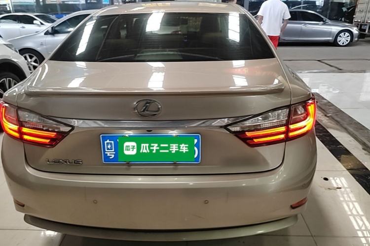 Used Lexus ES 2015 200 Elite Edition Rear