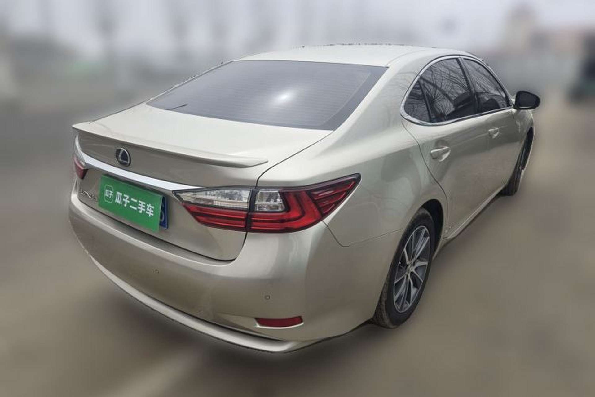 Used Lexus ES 2015 300h Comfort Edition Rear Right 45 Deg