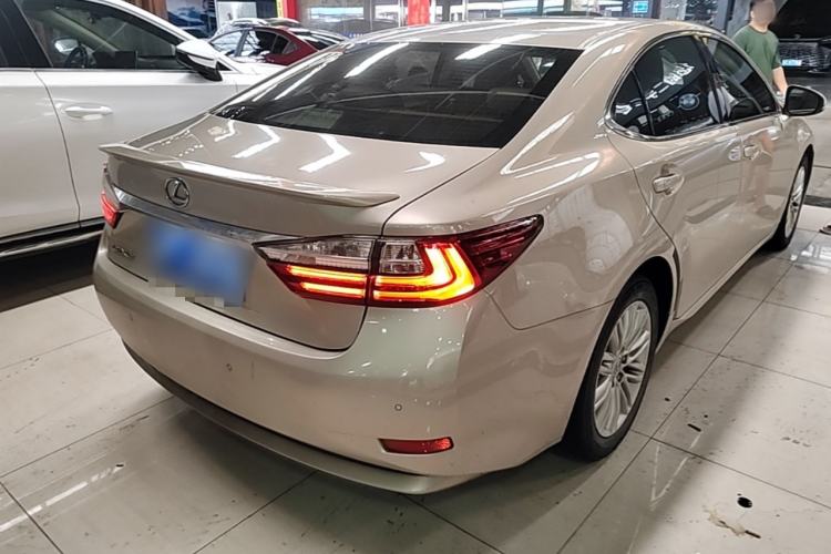 Used Lexus ES 2015 200 Elite Edition Rear Right 45 Deg