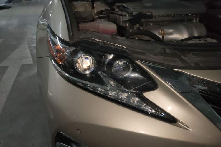 Used Lexus ES 2015 300h Luxury Edition Right Front Headlight
