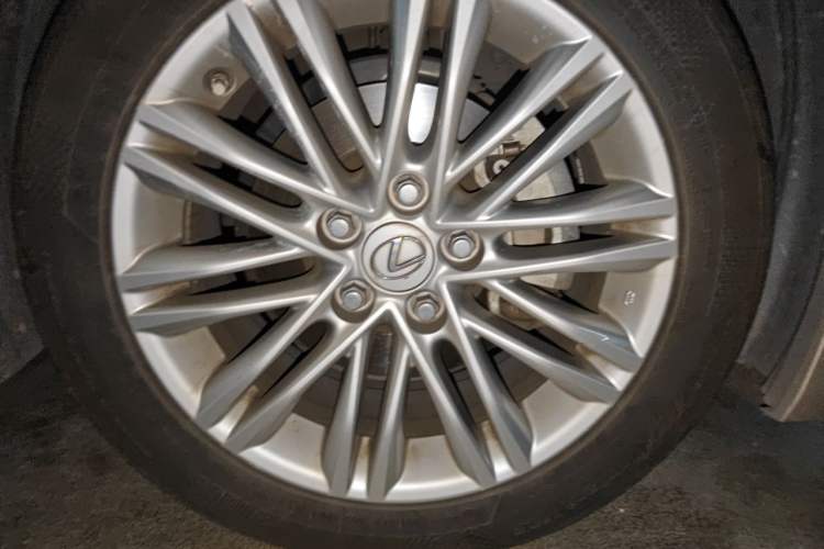 Used Lexus ES 2015 250 Elegant Edition Right Front Wheel Hub
