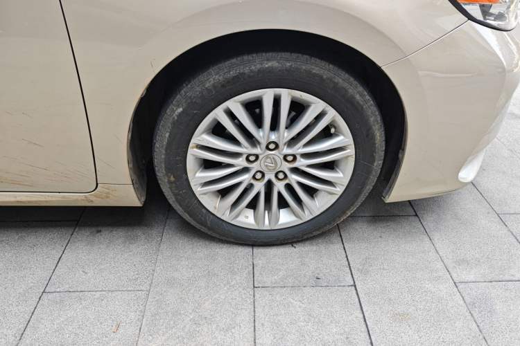 Used Lexus ES 2015 200 Elite Edition Right Front Wheel Hub