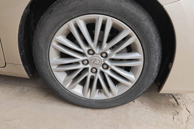 Used Lexus ES 2015 200 Elite Edition Right Front Wheel Hub