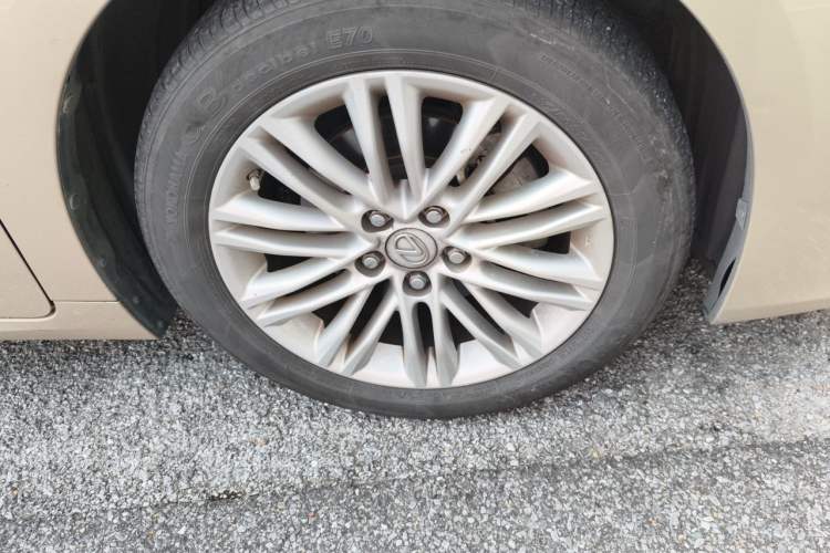 Used Lexus ES 2015 200 Elite Edition Right Front Wheel Hub