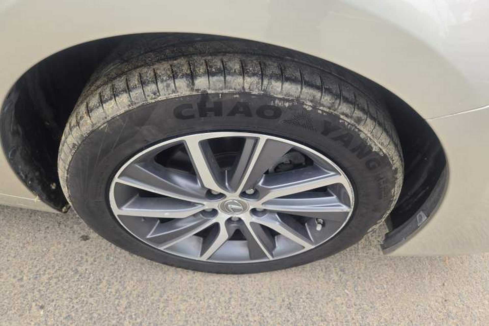 Used Lexus ES 2015 300h Comfort Edition Right Front Wheel Hub