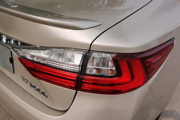 Used Lexus ES 2015 300h Comfort Edition Right Rear Taillight