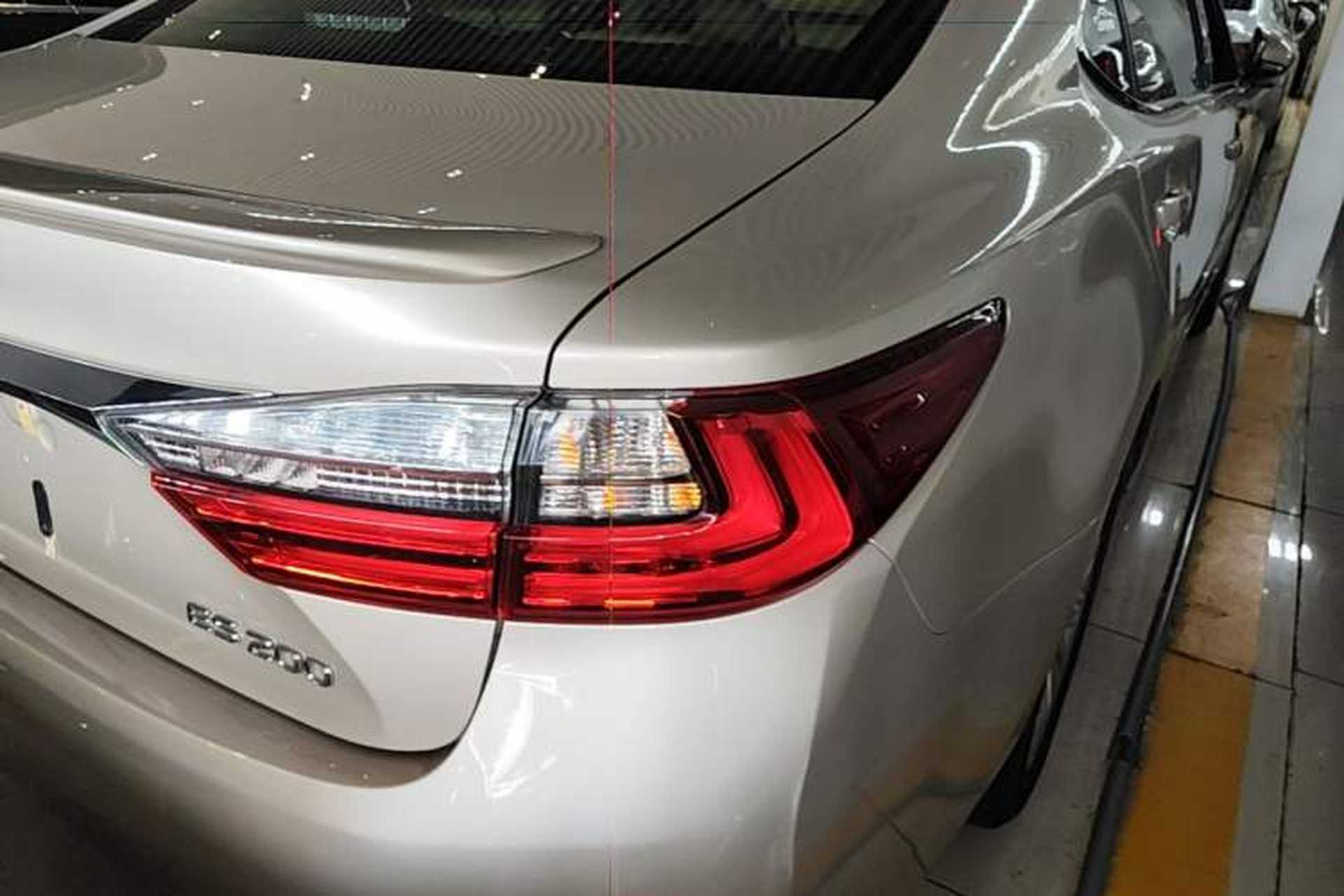 Used Lexus ES 2015 200 Elite Edition Right Rear Taillight
