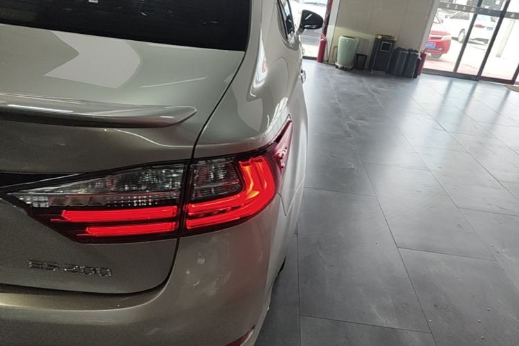 Used Lexus ES 2015 200 Elite Edition Right Rear Taillight