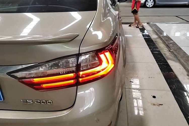 Used Lexus ES 2015 200 Elite Edition Right Rear Taillight