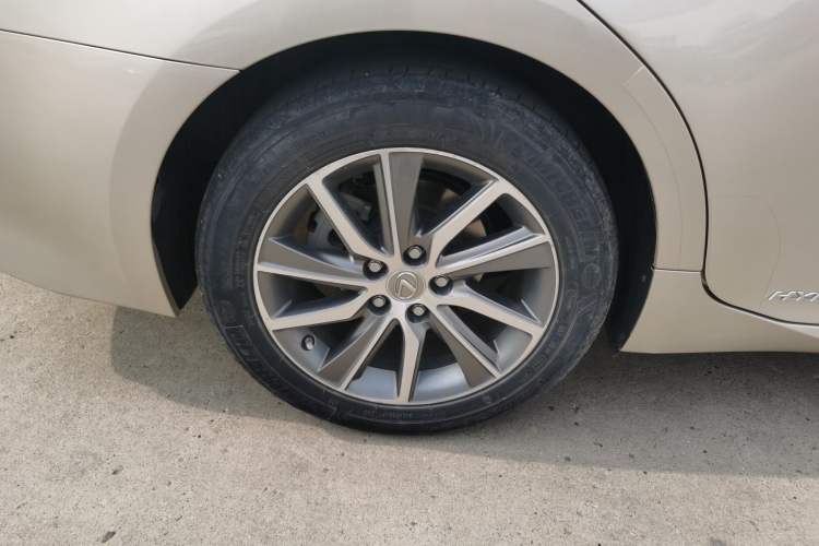 Used Lexus ES 2015 300h Comfort Edition Right Rear Wheel Hub