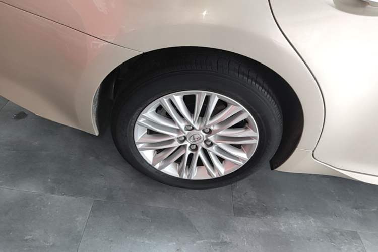 Used Lexus ES 2015 200 Elite Edition Right Rear Wheel Hub