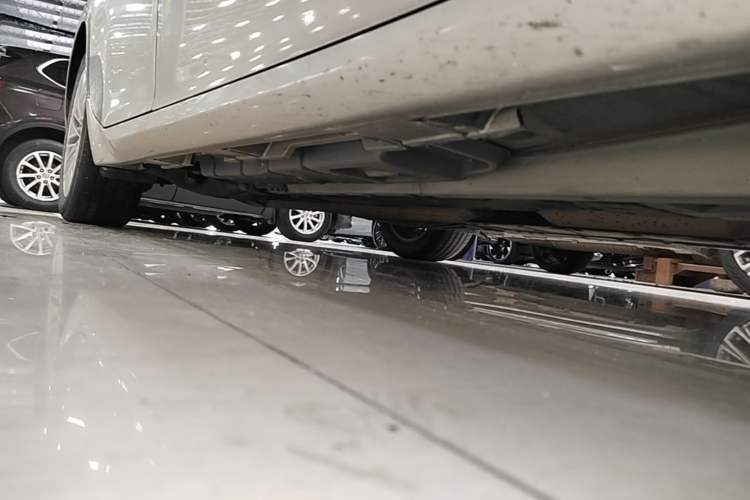 Used Lexus ES 2015 200 Elite Edition Right Side Sill
