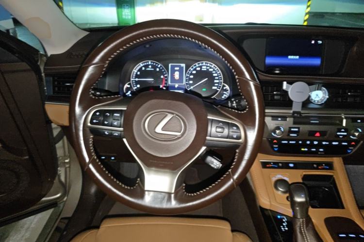 Used Lexus ES 2015 250 Elegant Edition Steering Wheel