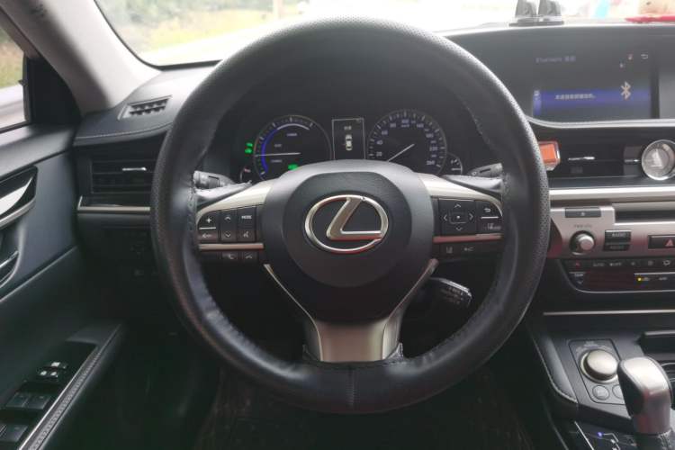 Used Lexus ES 2015 300h Comfort Edition Steering Wheel