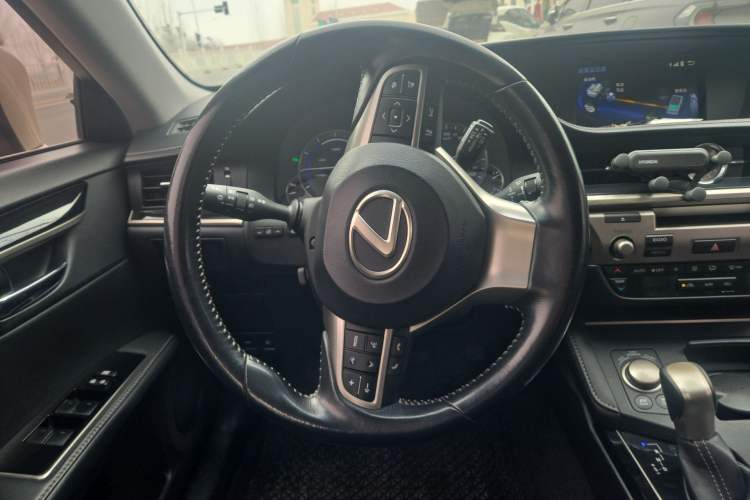 Used Lexus ES 2015 300h Comfort Edition Steering Wheel