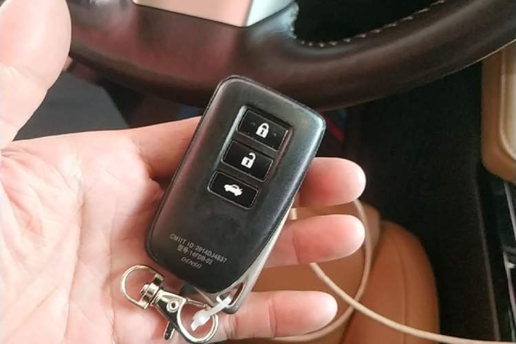 Used Lexus ES 2015 300h Comfort Edition Vehicle Key