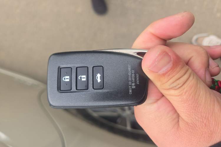 Used Lexus ES 2015 300h Comfort Edition Vehicle Key