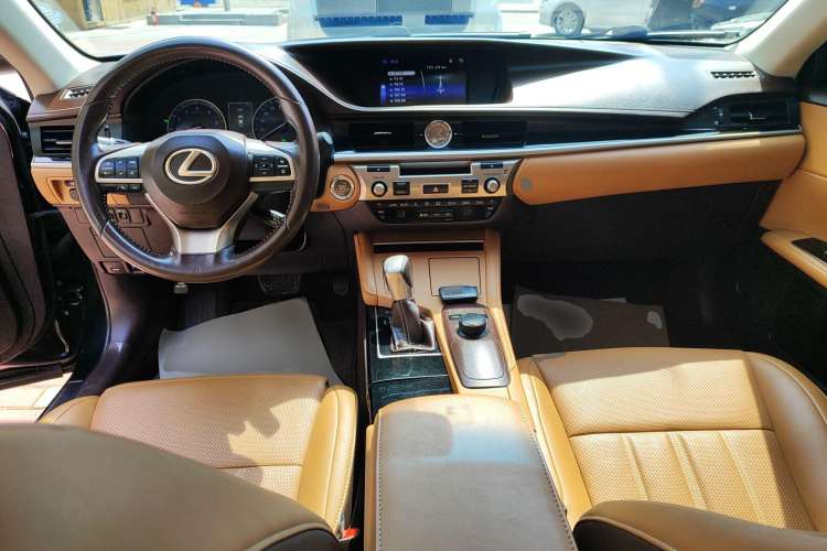 Used Lexus ES 2016 200 Midnight Special Limited Edition Center Console