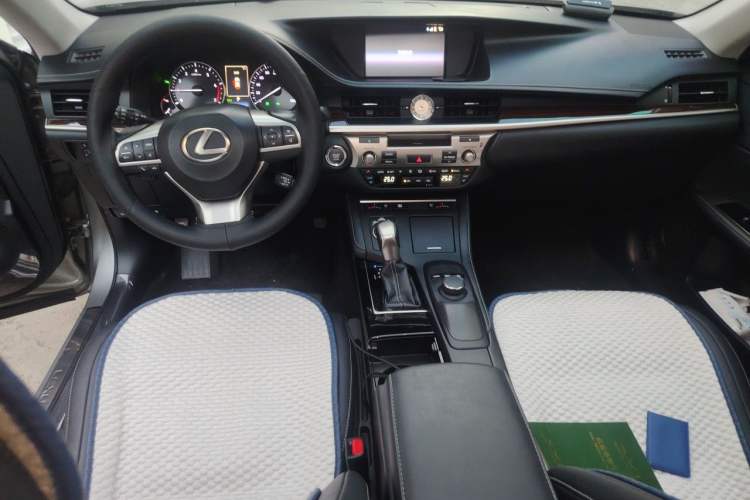 Used Lexus ES 2016 250 Midnight Special Limited Edition Center Console
