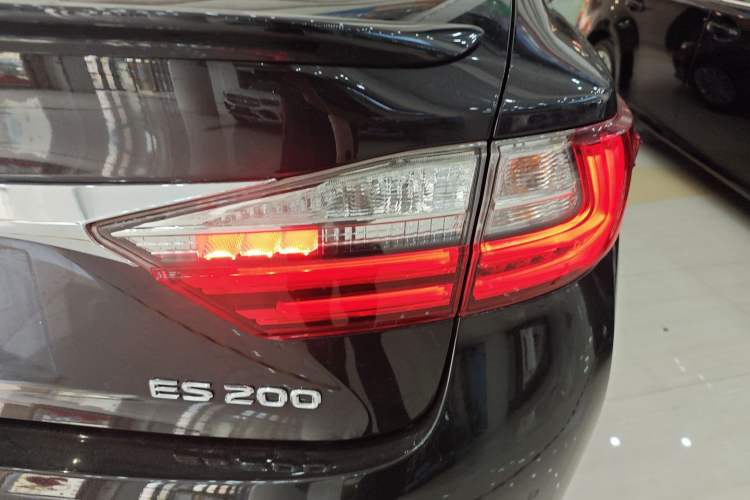 Used Lexus ES 2016 200 Midnight Special Limited Edition Exterior 3