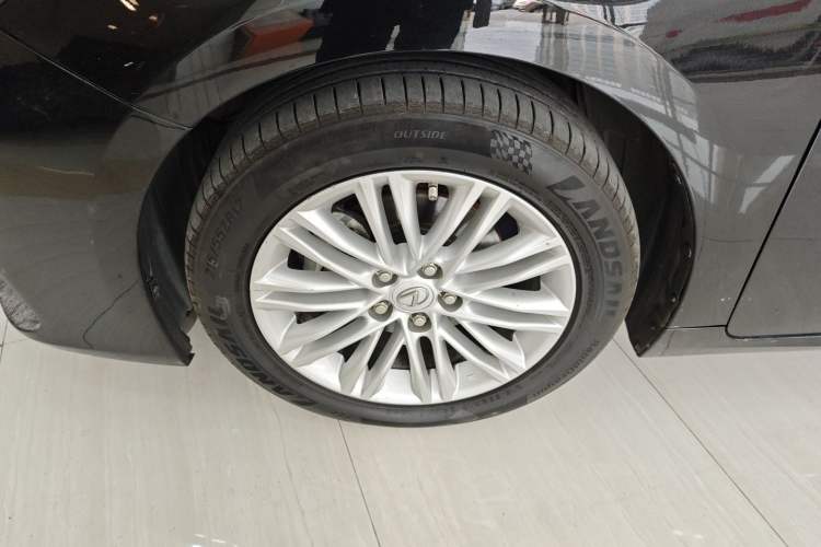 Used Lexus ES 2016 200 Midnight Special Limited Edition Exterior 4