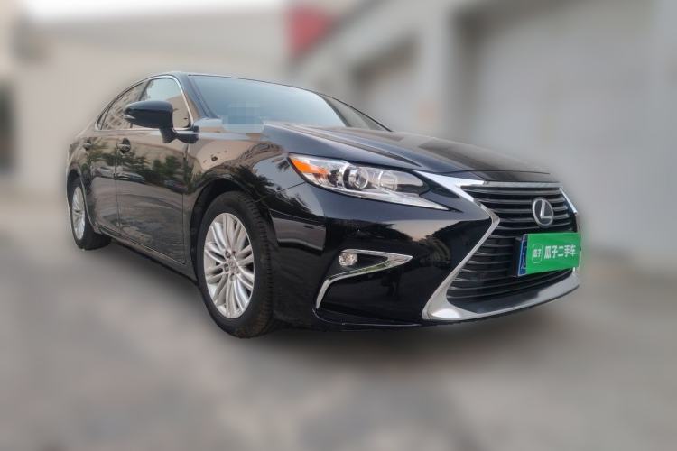 Used Lexus ES 2016 250 Midnight Special Limited Edition Front Right 45 Deg