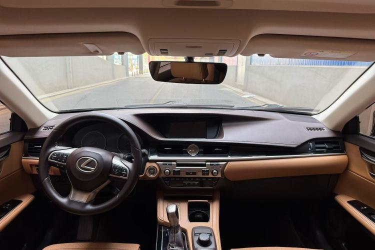 Used Lexus ES 2016 200 Midnight Special Limited Edition Interior 1