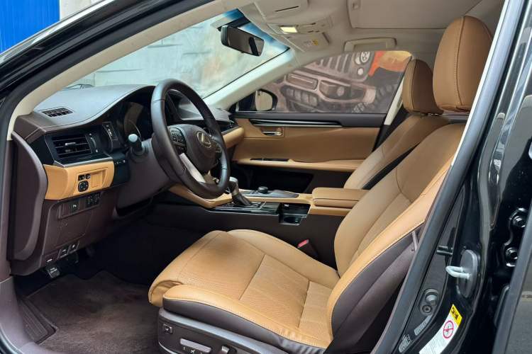 Used Lexus ES 2016 200 Midnight Special Limited Edition Interior 2