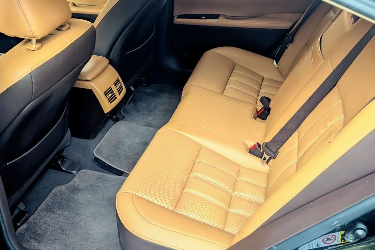 Used Lexus ES 2016 200 Midnight Special Limited Edition Interior 2
