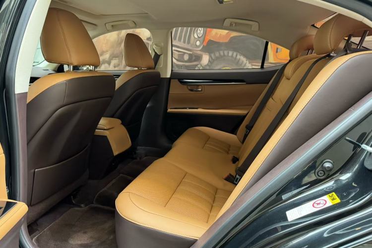 Used Lexus ES 2016 200 Midnight Special Limited Edition Interior 3