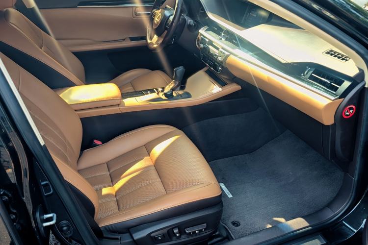 Used Lexus ES 2016 200 Midnight Special Limited Edition Interior 4