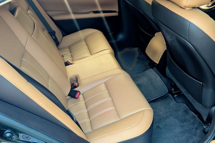 Used Lexus ES 2016 200 Midnight Special Limited Edition Interior 6