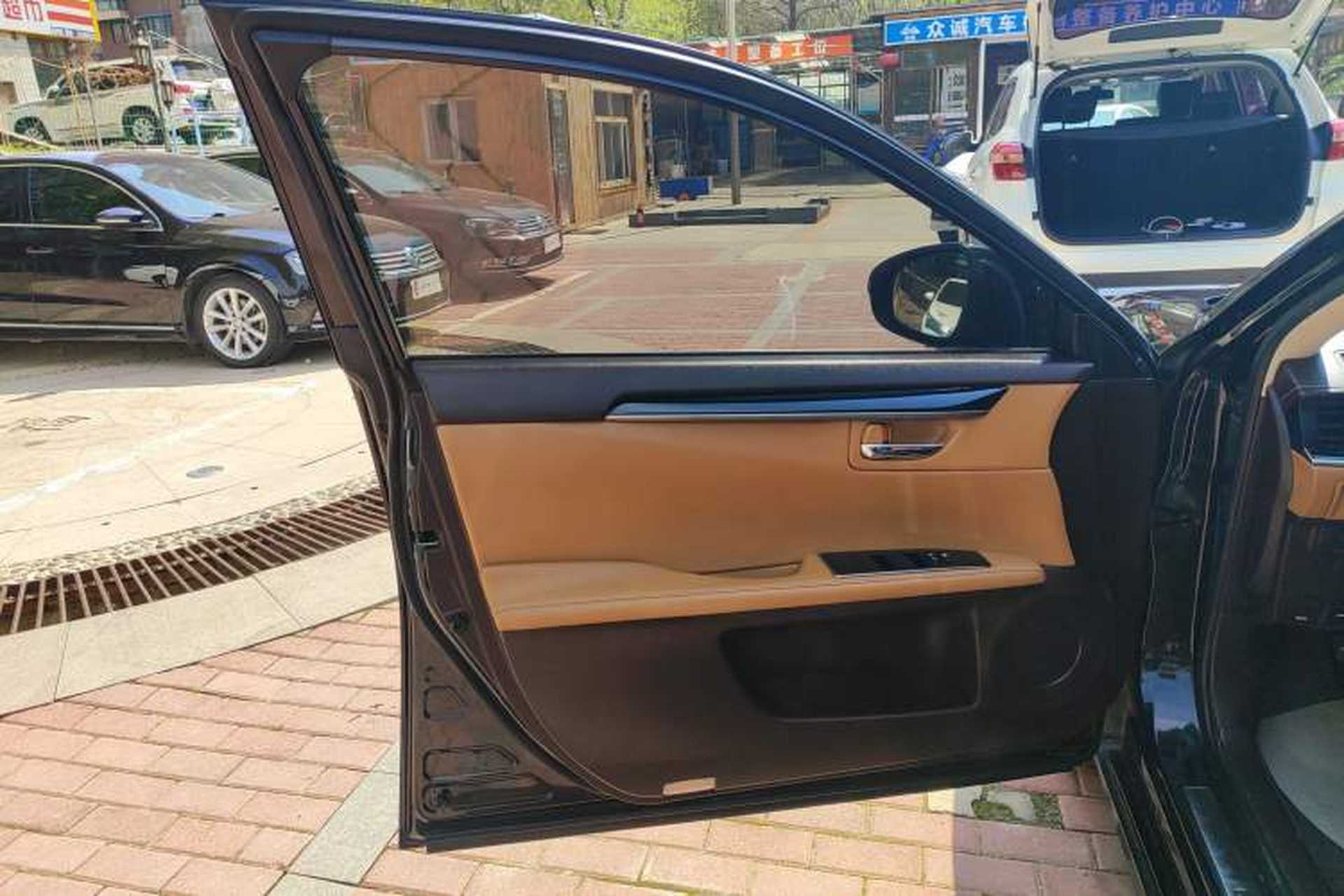 Used Lexus ES 2016 200 Midnight Special Limited Edition Left Front Door Interior