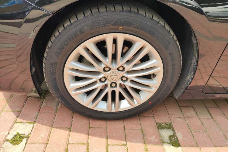 Used Lexus ES 2016 200 Midnight Special Limited Edition Left Front Wheel Hub