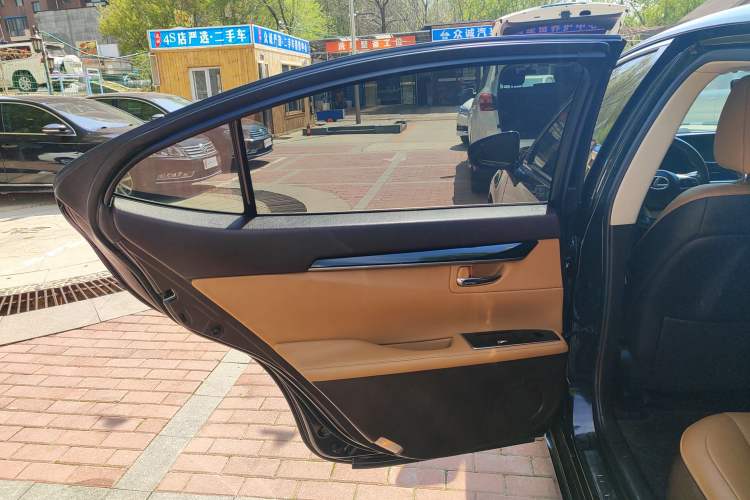 Used Lexus ES 2016 200 Midnight Special Limited Edition Left Rear Door Interior
