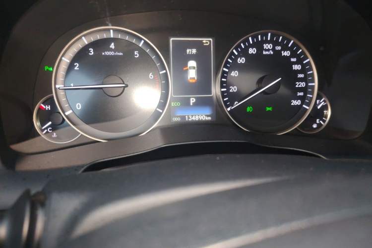 Used Lexus ES 2016 250 Midnight Special Limited Edition Odometer Close Up