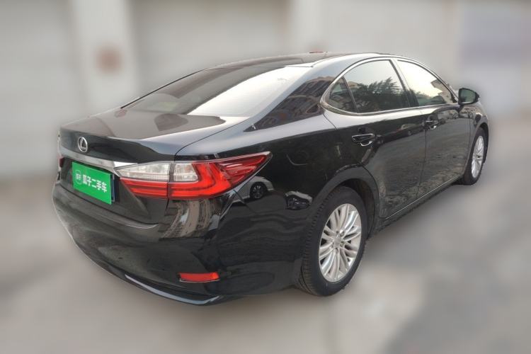 Used Lexus ES 2016 250 Midnight Special Limited Edition Rear Right 45 Deg