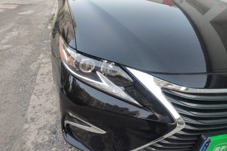 Used Lexus ES 2016 250 Midnight Special Limited Edition Right Front Headlight