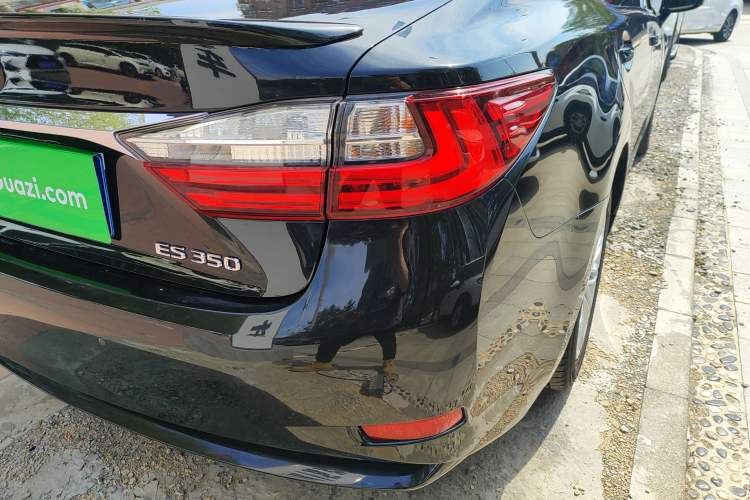 Used Lexus ES 2016 200 Midnight Special Limited Edition Right Rear Taillight