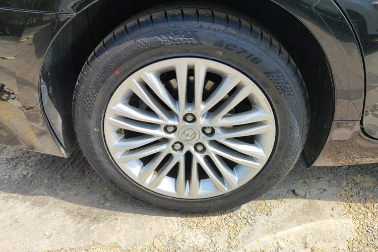 Used Lexus ES 2016 200 Midnight Special Limited Edition Right Rear Wheel Hub