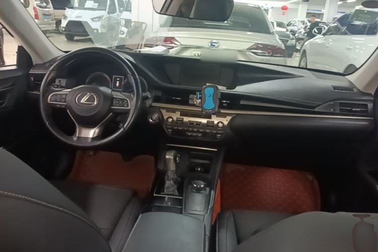 Used Lexus ES 2016 200 Midnight Special Limited Edition Center Console