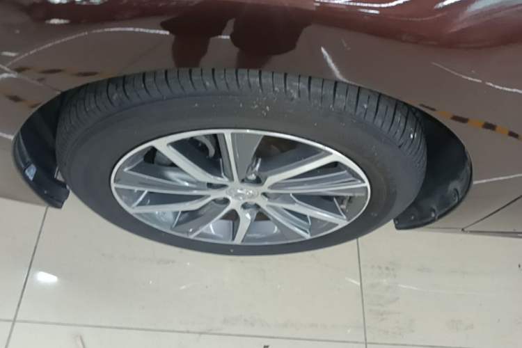 Used Lexus ES 2016 200 Midnight Special Limited Edition Left Front Wheel Hub